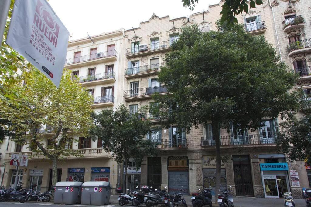 Bright & Spacious Family Flat In Appartement Barcelona