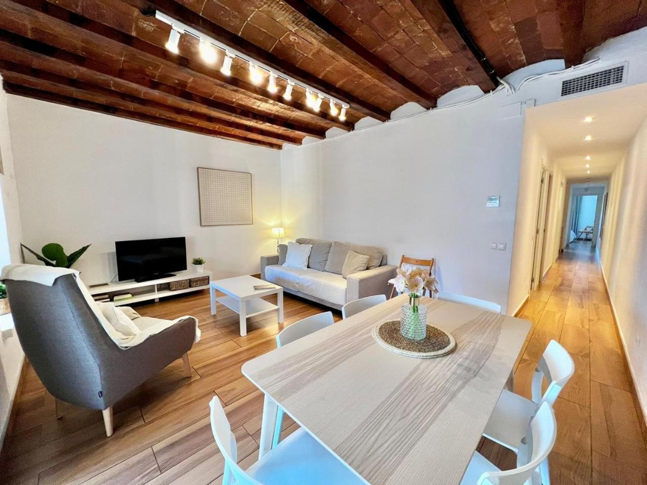 Bright & Spacious Family Flat In Appartement Barcelona